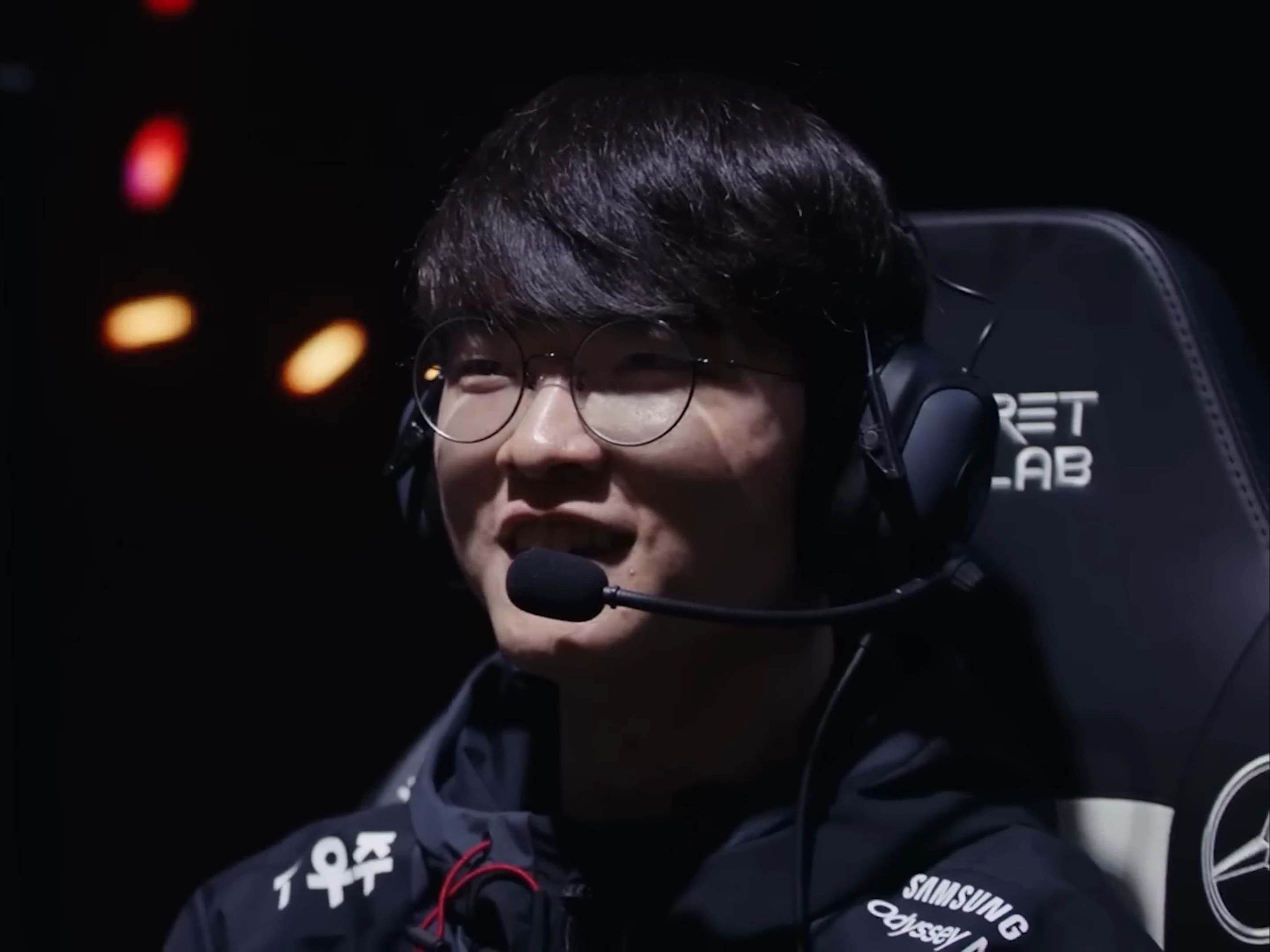 库里来了？ Peyz 吉格斯投中三分球扳平比分， JD Gaming 取得领先