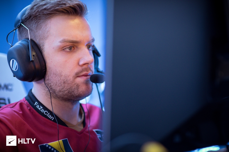 100T官推发布Doublelift、Prince交换队服合影：意义所在