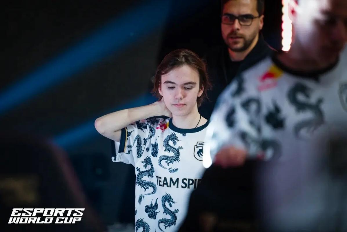 关泽源观看了 cvMax 加入 JD Gaming ：我想看看老麦如何管理 Ale 和老勋。最受期待的一集